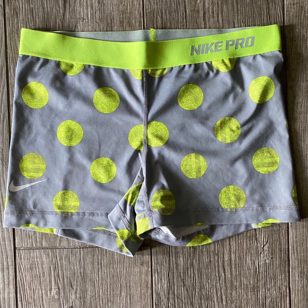 Like new Nike pro with minor issue
